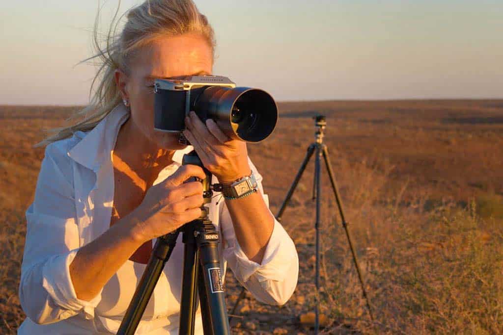 Female workshop guest with her camera in the Namibian desert