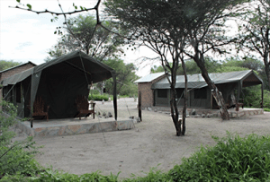 Stay in the private luxury tents Fiume Bush Camp