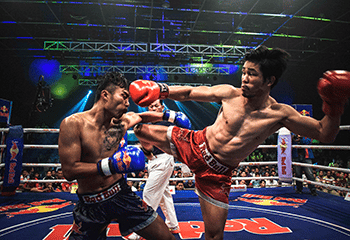 Day 4 - dive into thai boxing, fighters are fighting in the ring